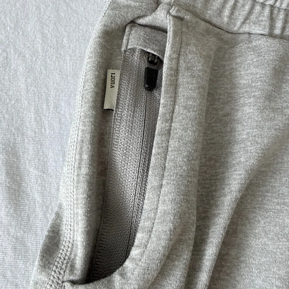 Vuori Halo Performance Shorts Women XL Gray Athleisure Yoga Lounge